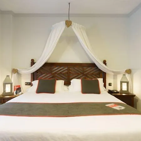 Boutique Reina Mora מלון