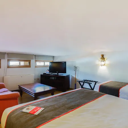 Boutique Reina Mora מלון 2*