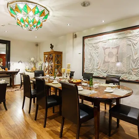 Boutique Reina Mora 2*