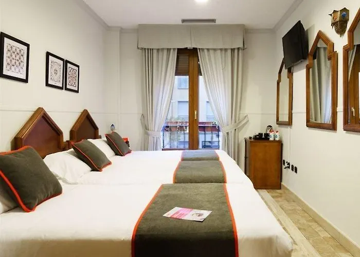 Отель Boutique Reina Mora