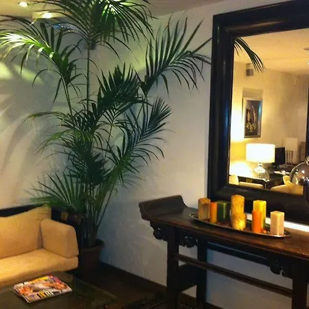 Boutique Reina Mora 2*